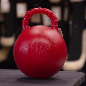 Игрушка-мяч для лошади Daslo с ручкой, красный