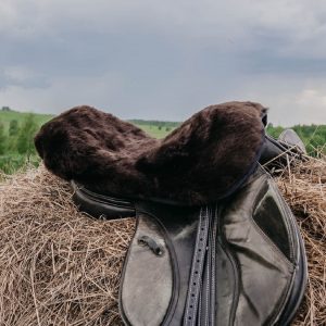 Мех на седло Shkura Dekor конкурный, коричневый