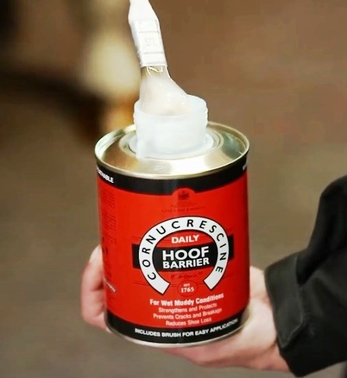 Защитное средство для копыт Carr&Day&Martin Cornucrescine Daily Hoof Barrier 0.5л